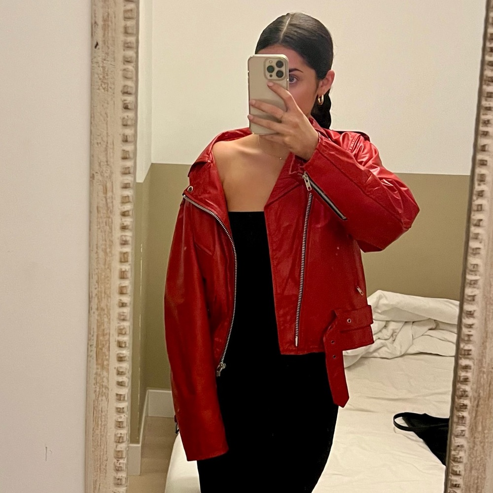 One of a kind vintage red leather jacket. Oversized fit. From Madrid :)